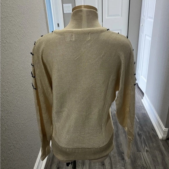 Cache Embellished Floral Sweater – Cream & Black Vintage Statement Knit (M/L) - Picture 3 of 4